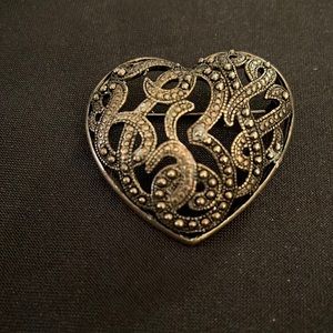 💕Oversized Scroll Heart Brooch💕